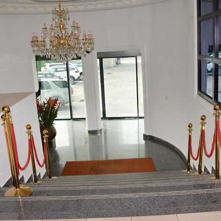 Hotel Vallée Des Princes Douala Esterno foto