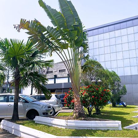 Hotel Vallée Des Princes Douala Esterno foto