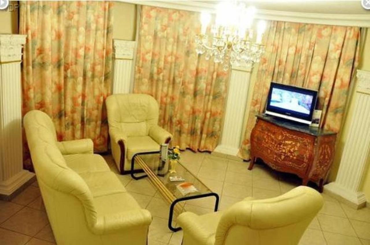 Hotel Vallée Des Princes Douala Esterno foto