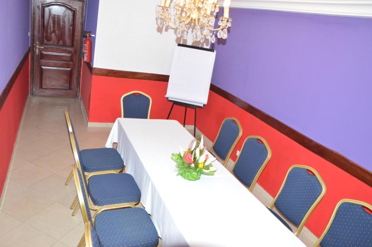 Hotel Vallée Des Princes Douala Esterno foto