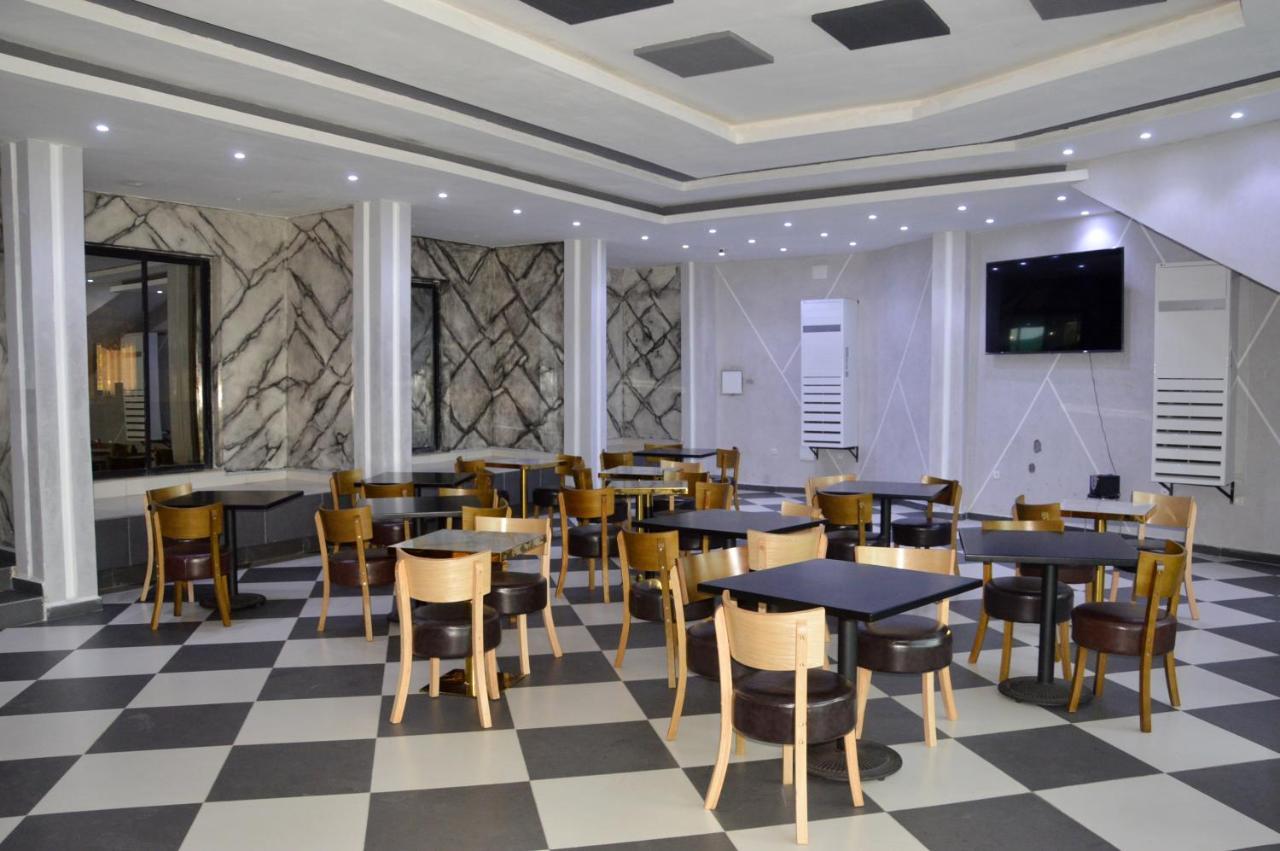 Hotel Vallée Des Princes Douala Esterno foto