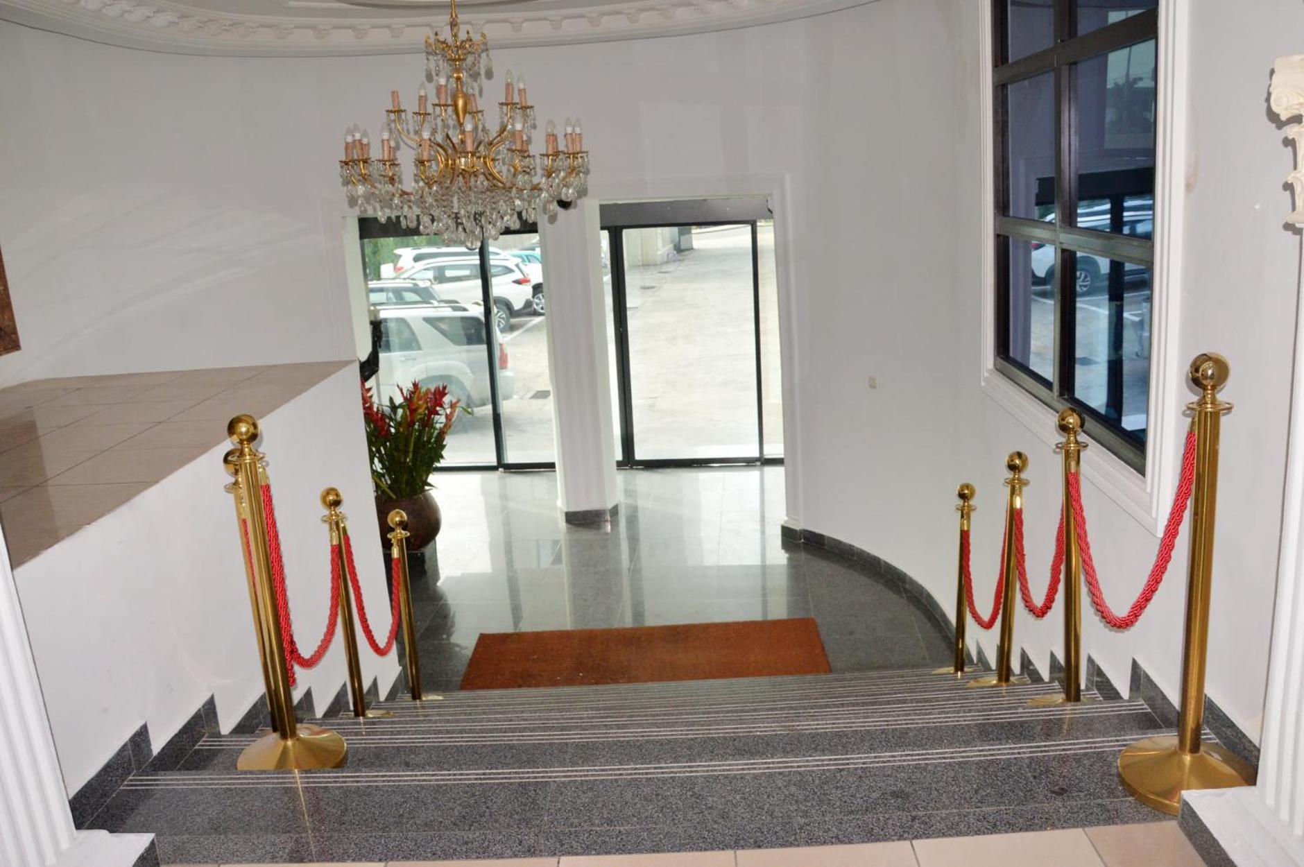 Hotel Vallée Des Princes Douala Esterno foto