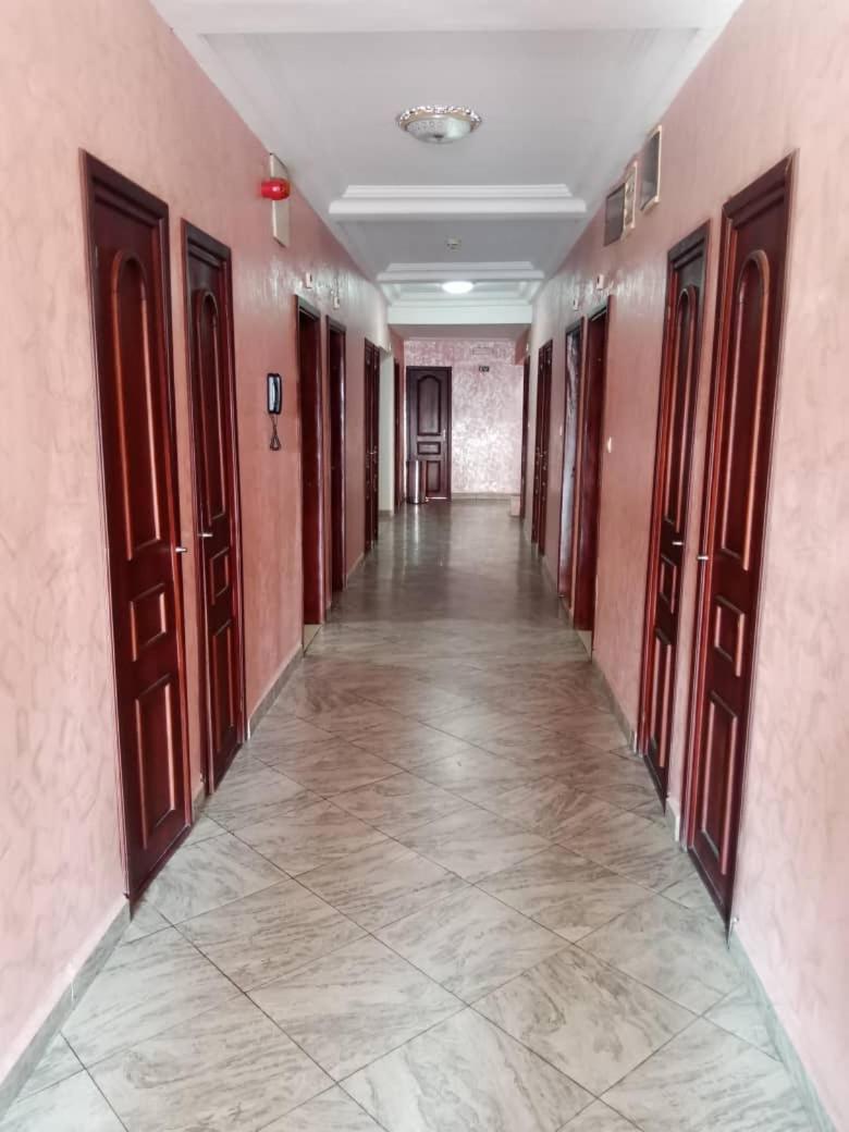 Hotel Vallée Des Princes Douala Esterno foto