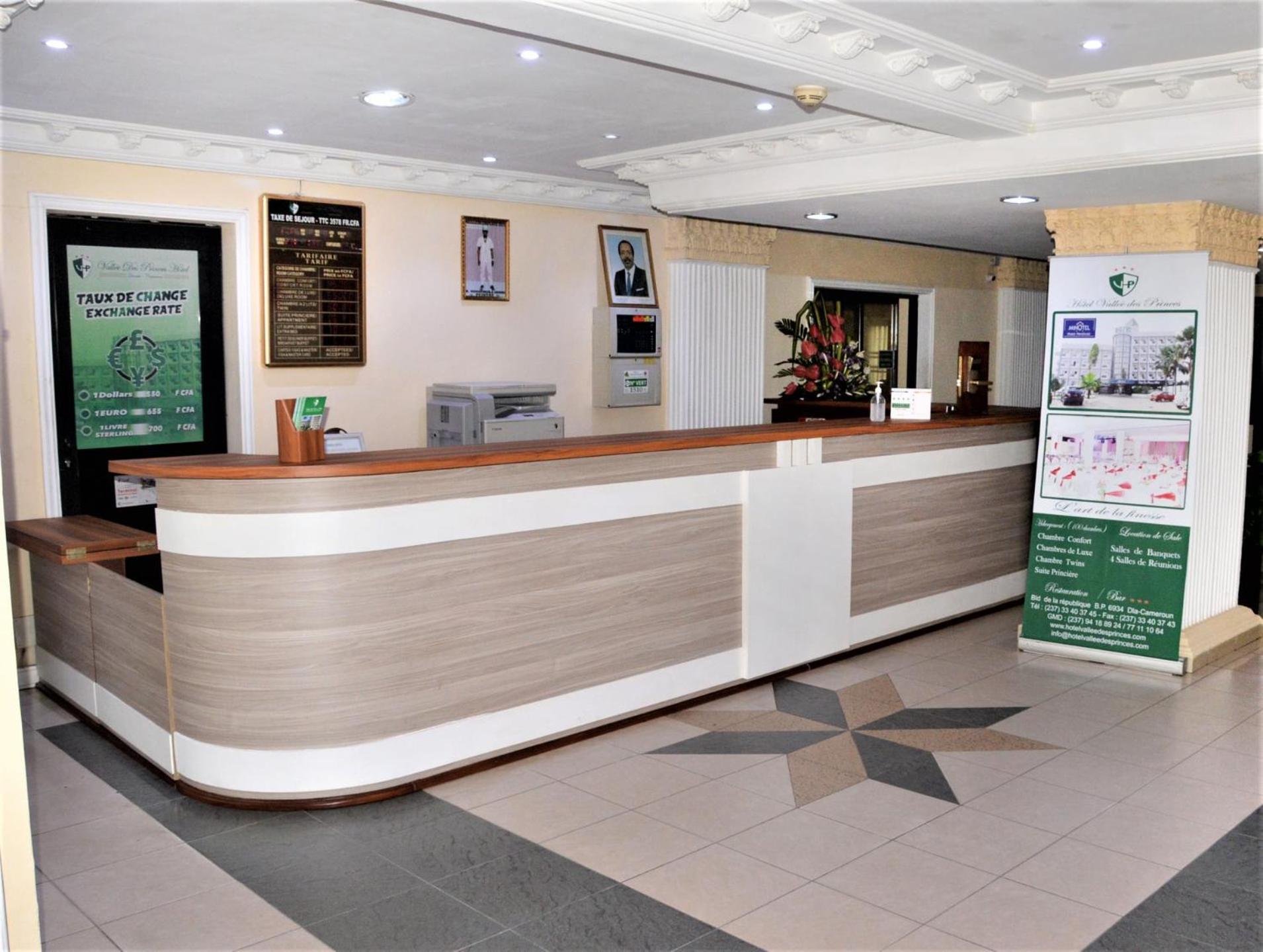 Hotel Vallée Des Princes Douala Esterno foto
