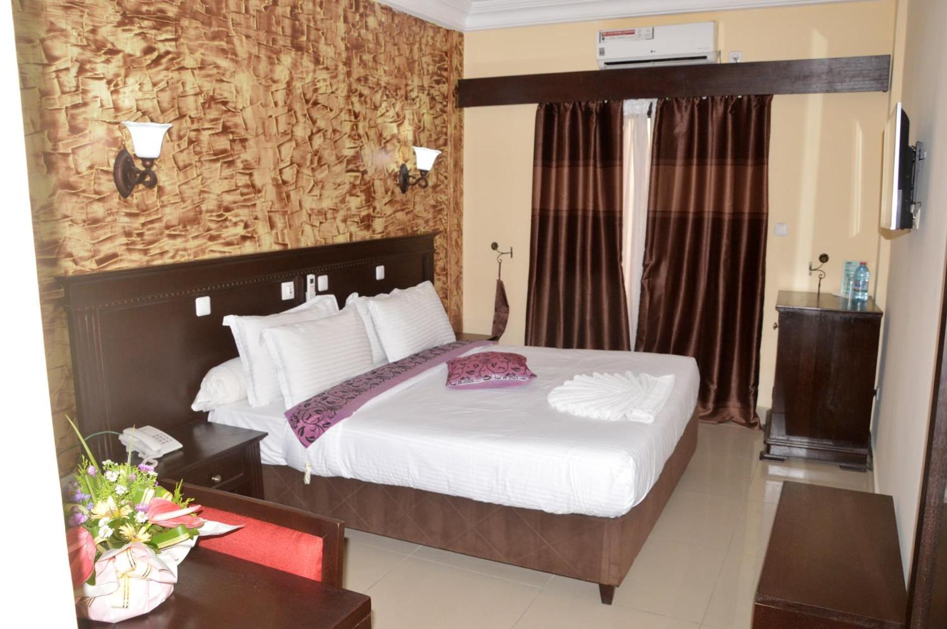 Hotel Vallée Des Princes Douala Esterno foto