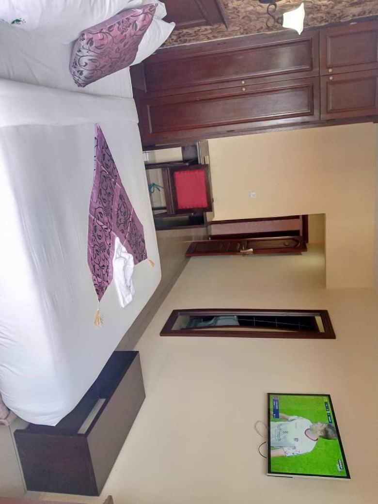 Hotel Vallée Des Princes Douala Esterno foto