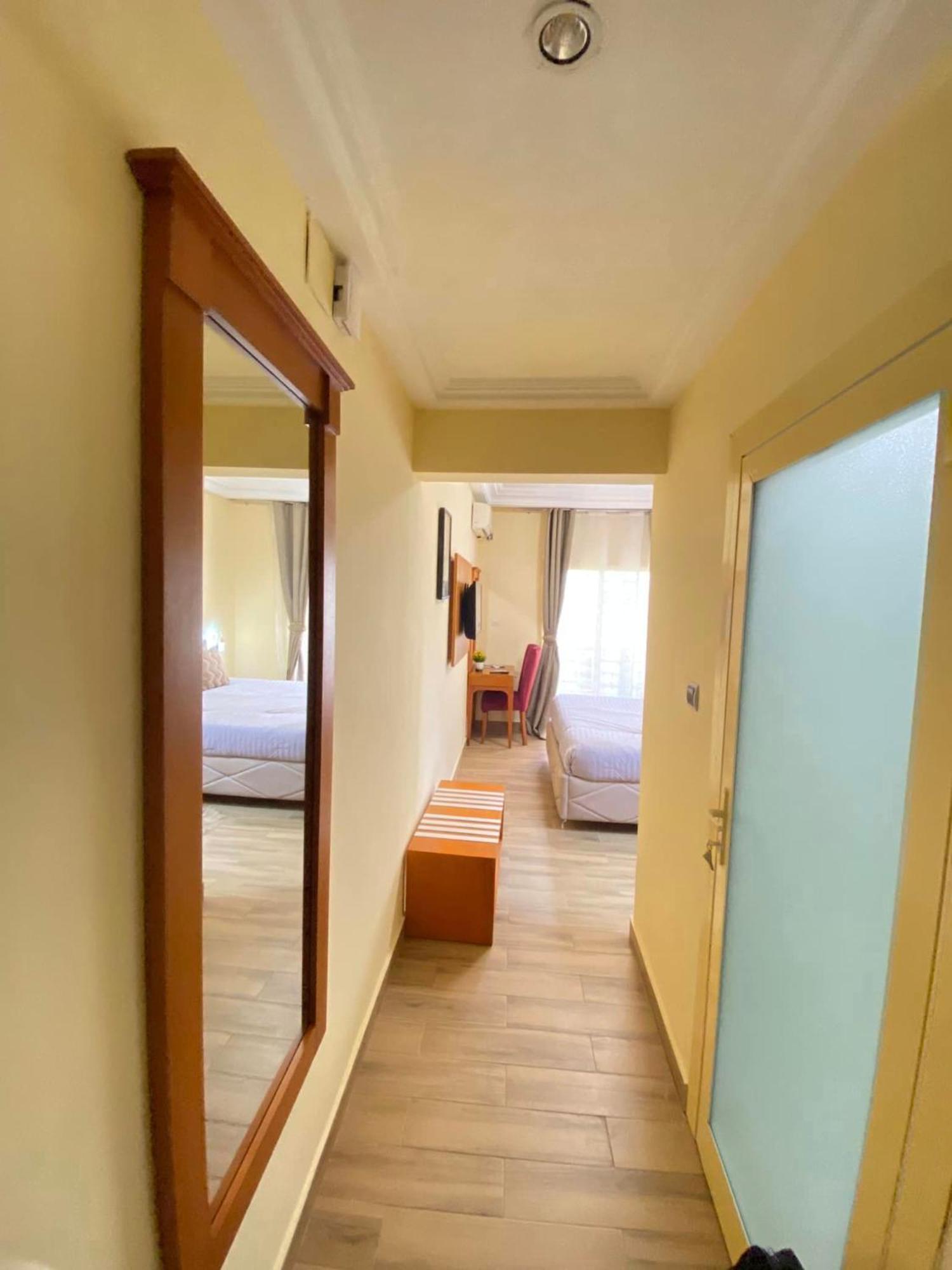 Hotel Vallée Des Princes Douala Esterno foto