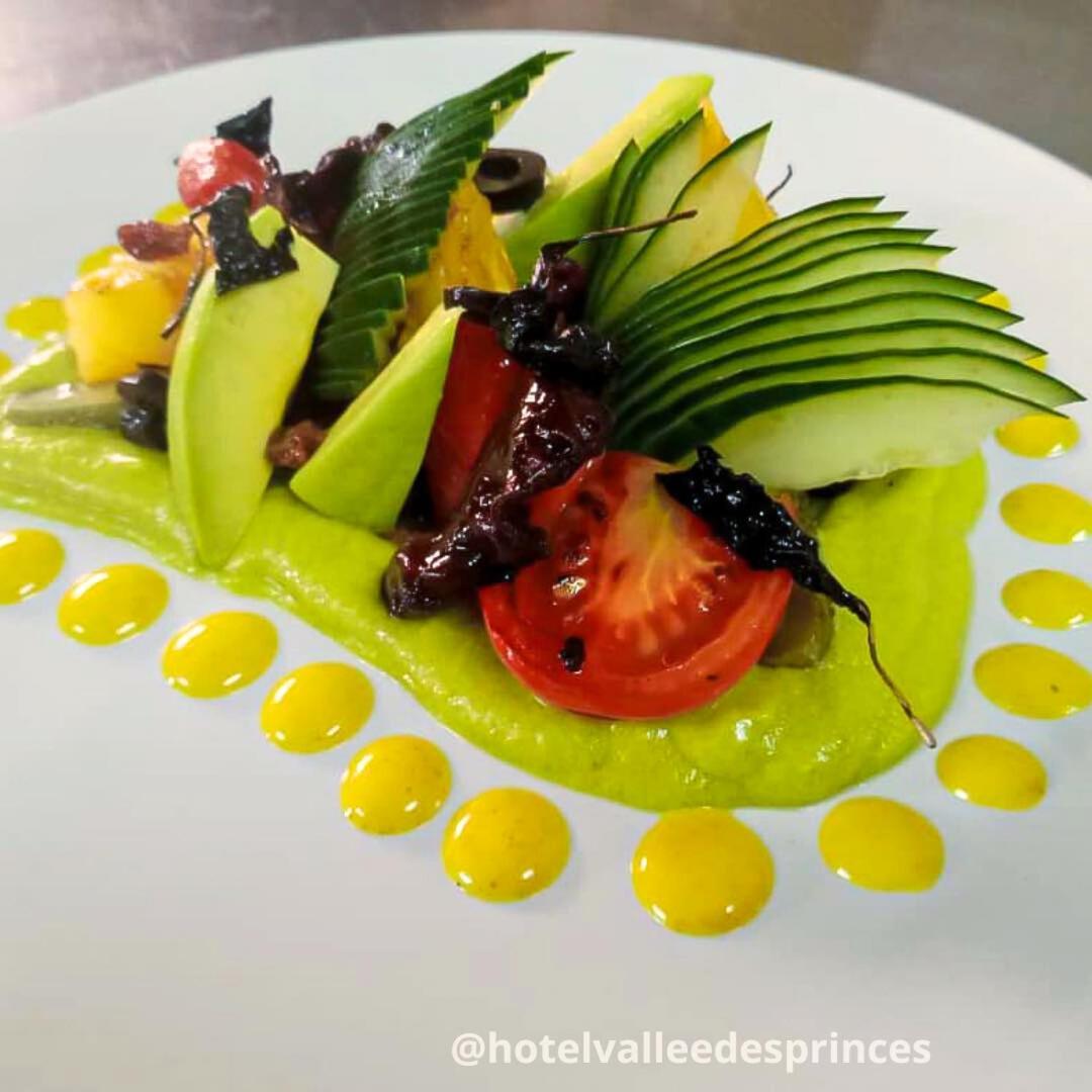 Hotel Vallée Des Princes Douala Esterno foto