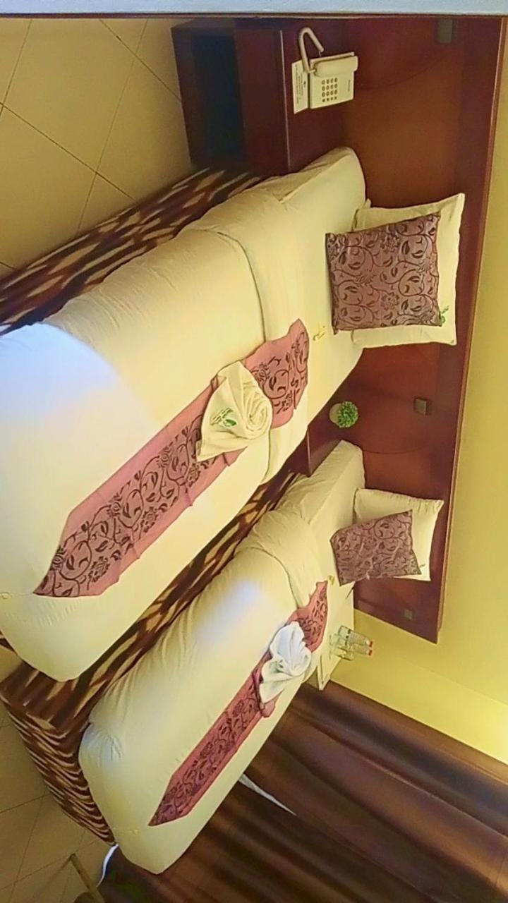 Hotel Vallée Des Princes Douala Esterno foto